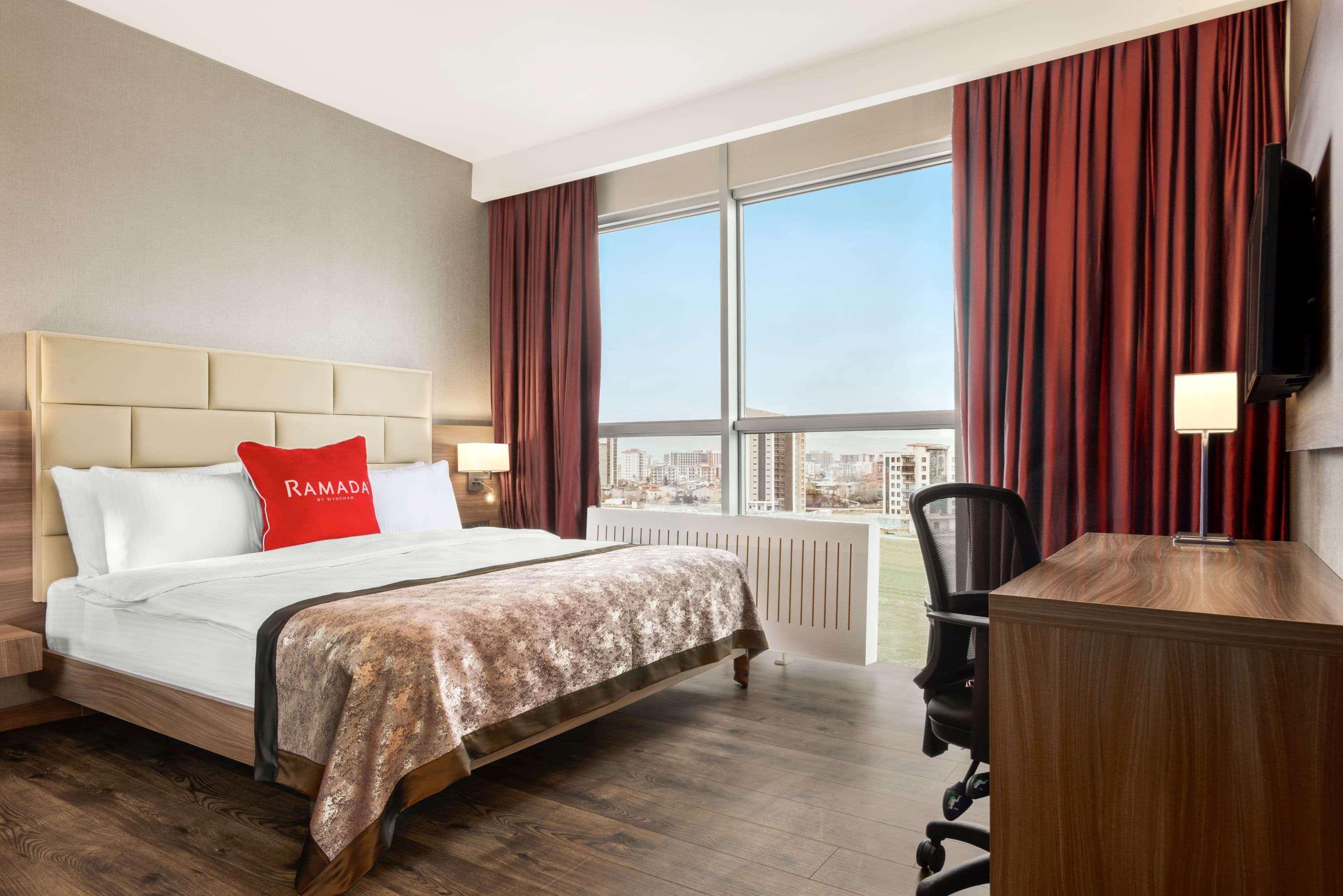 Готель Ramada By Wyndham Сівас Екстер'єр фото